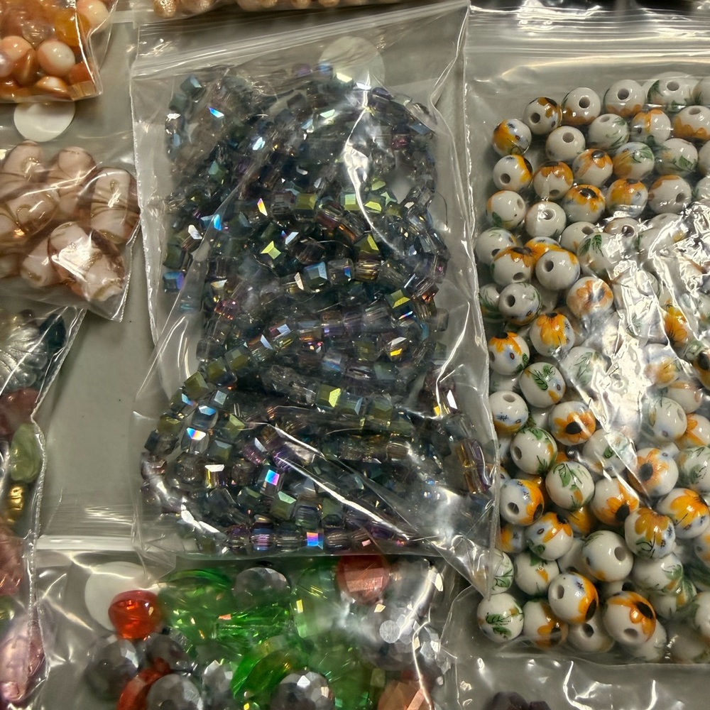 Assorted Beads Collection Lot#3 - Picture 5 of 10